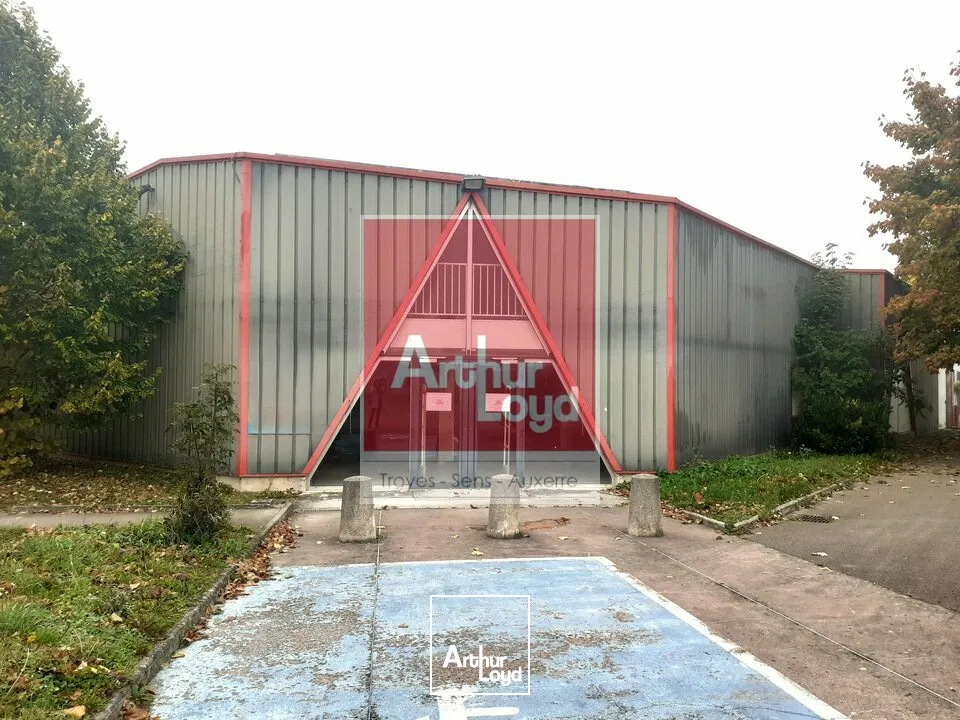 Local mixte: commercial/ activités sur Sainte-Savine