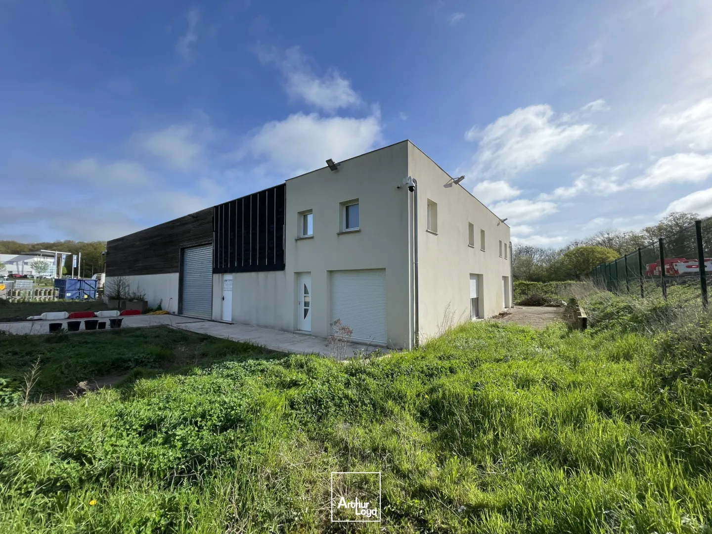 A VENDRE sur Amblainville !Local d'activité d'environ 584 m2 à Amblainville