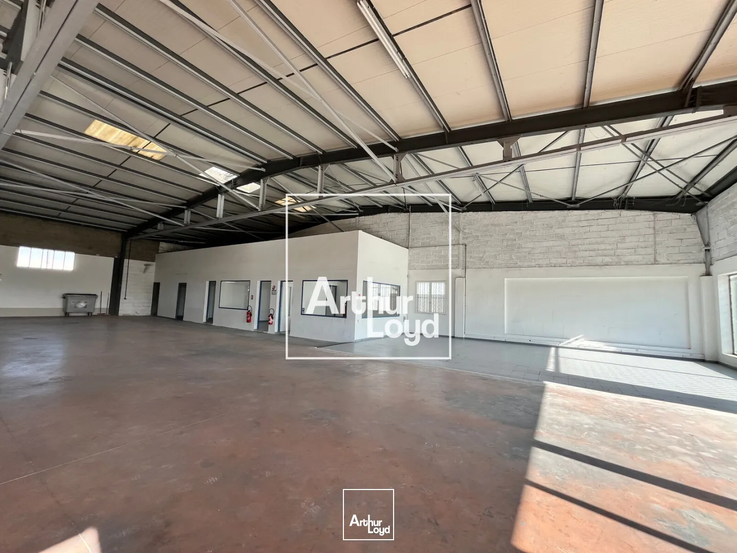 LOCATION LOCAL D'ACTIVITÉ 1220 M2 - NIMES SUD- ST GILLES
