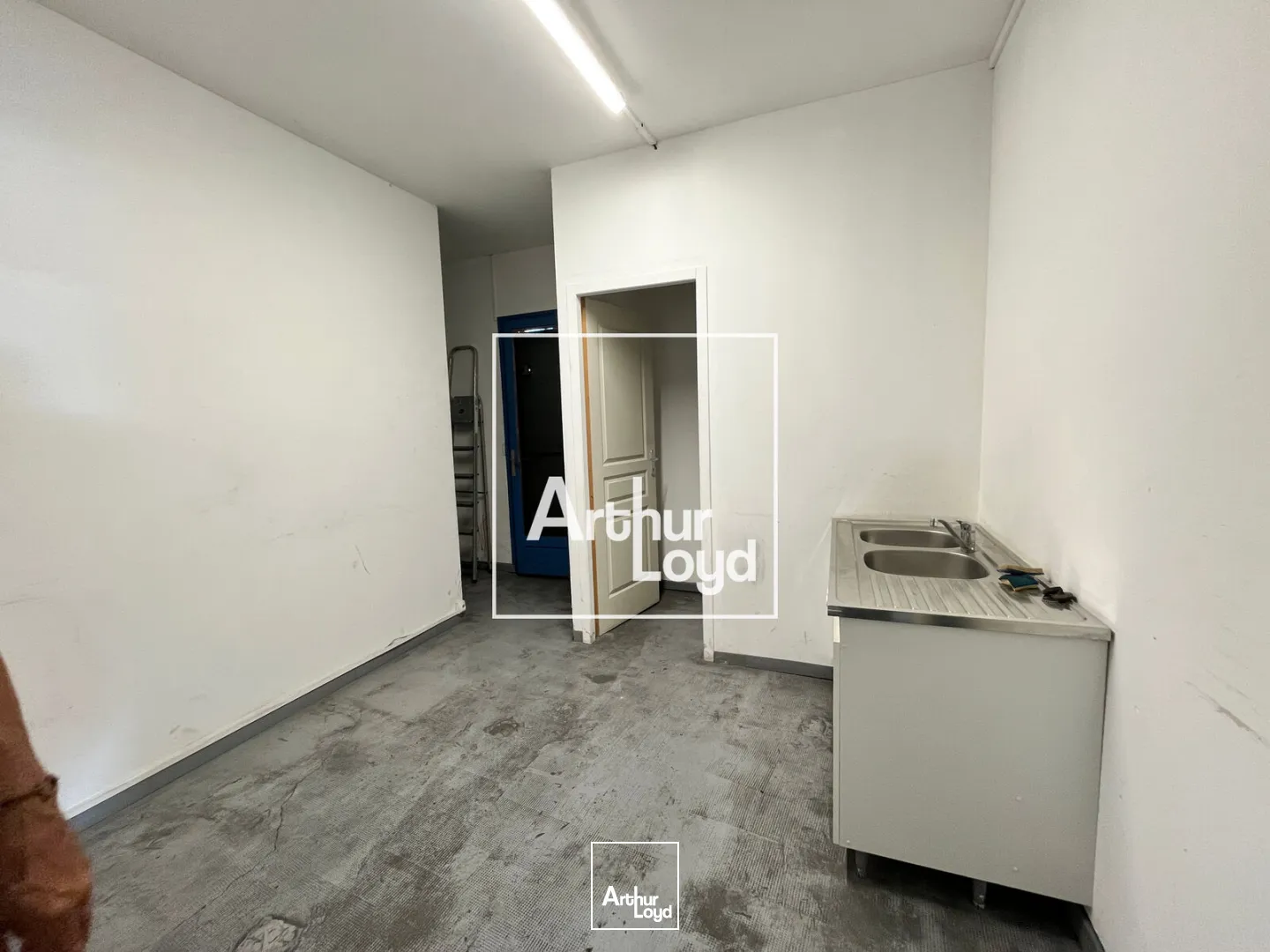 LOCATION LOCAL D'ACTIVITÉ 1220 M2 - NIMES SUD- ST GILLES