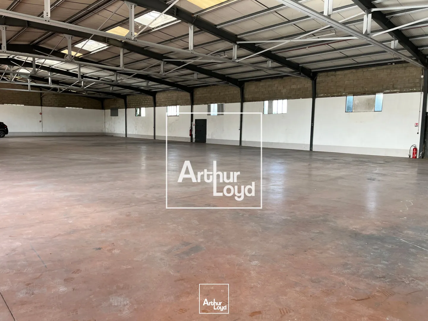 LOCATION LOCAL D'ACTIVITÉ 1220 M2 - NIMES SUD- ST GILLES