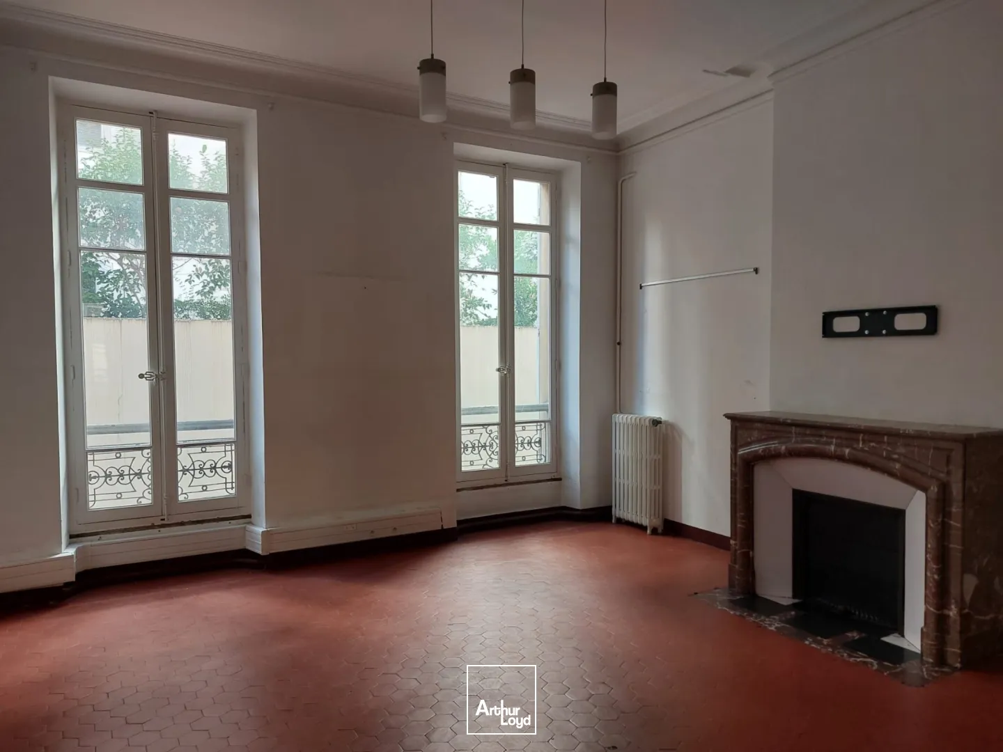 Bureaux rénovés à louer - Place de la Liberté - Toulon