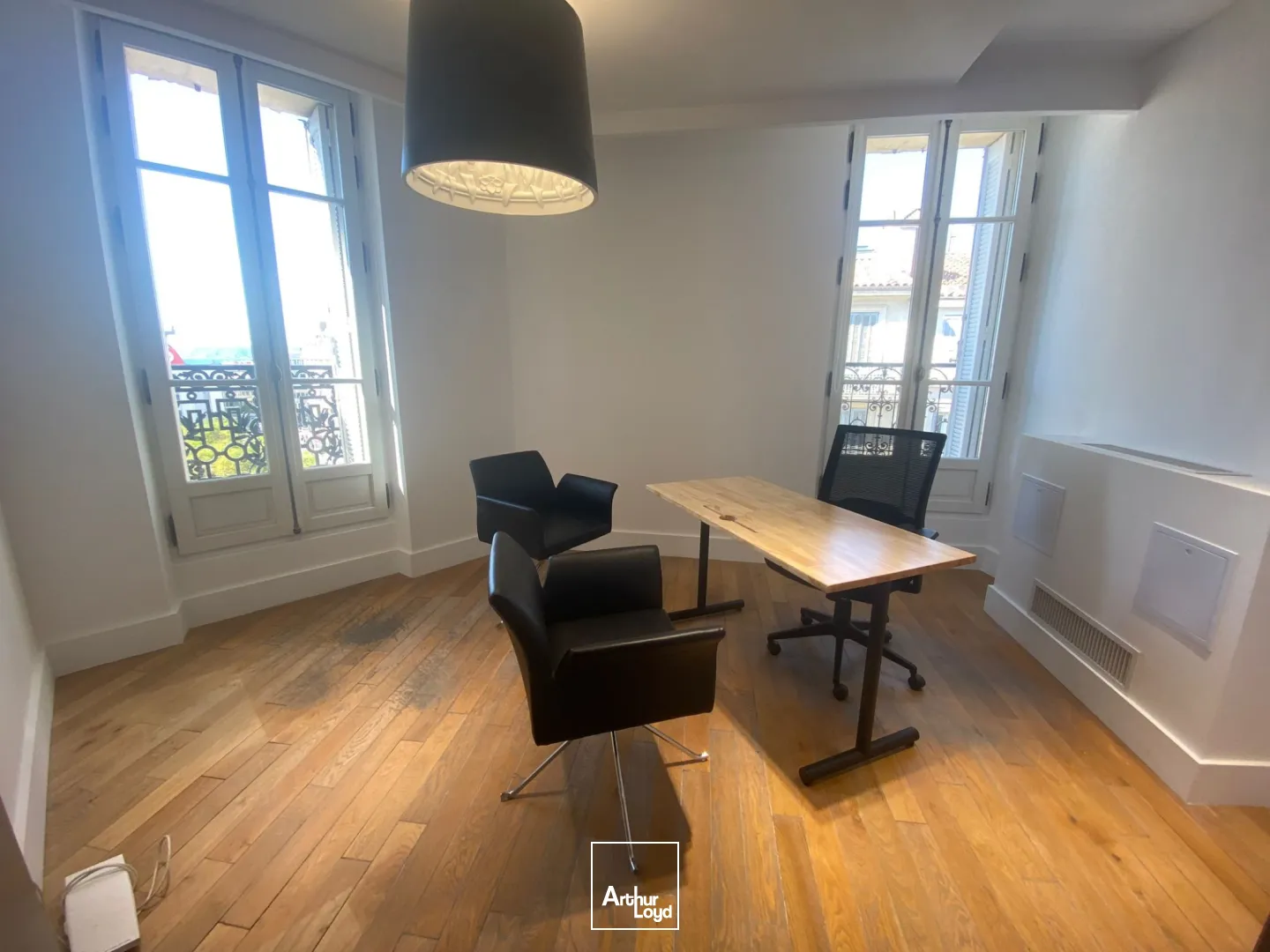 Bureaux rénovés et meublés avec vue mer - La Joliette - 13002 Marseille