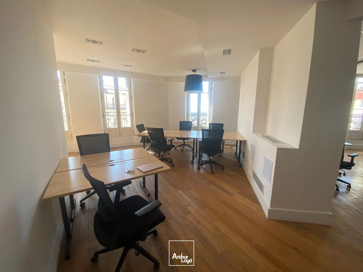 Bureaux rénovés et meublés avec vue mer - La Joliette - 13002 Marseille