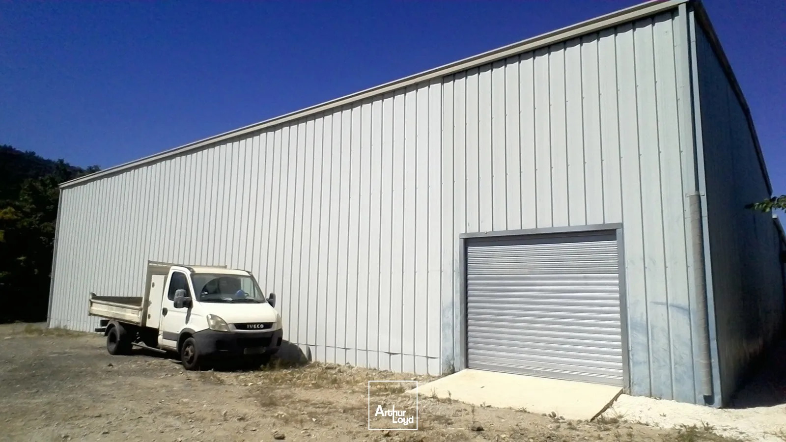 Entrepôt avec bureaux à louer - ZA Les Paluds - 13400 Aubagne