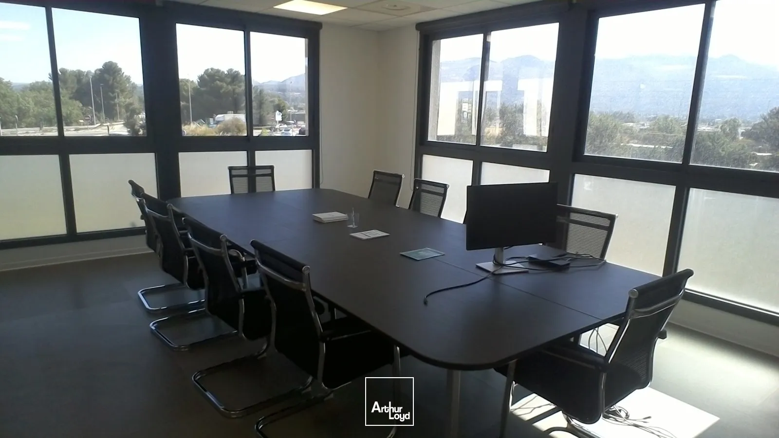 Bureaux PMR neufs avec parkings à louer -Belle visibilité autoroute - ALTA ROCCA - Aubagne