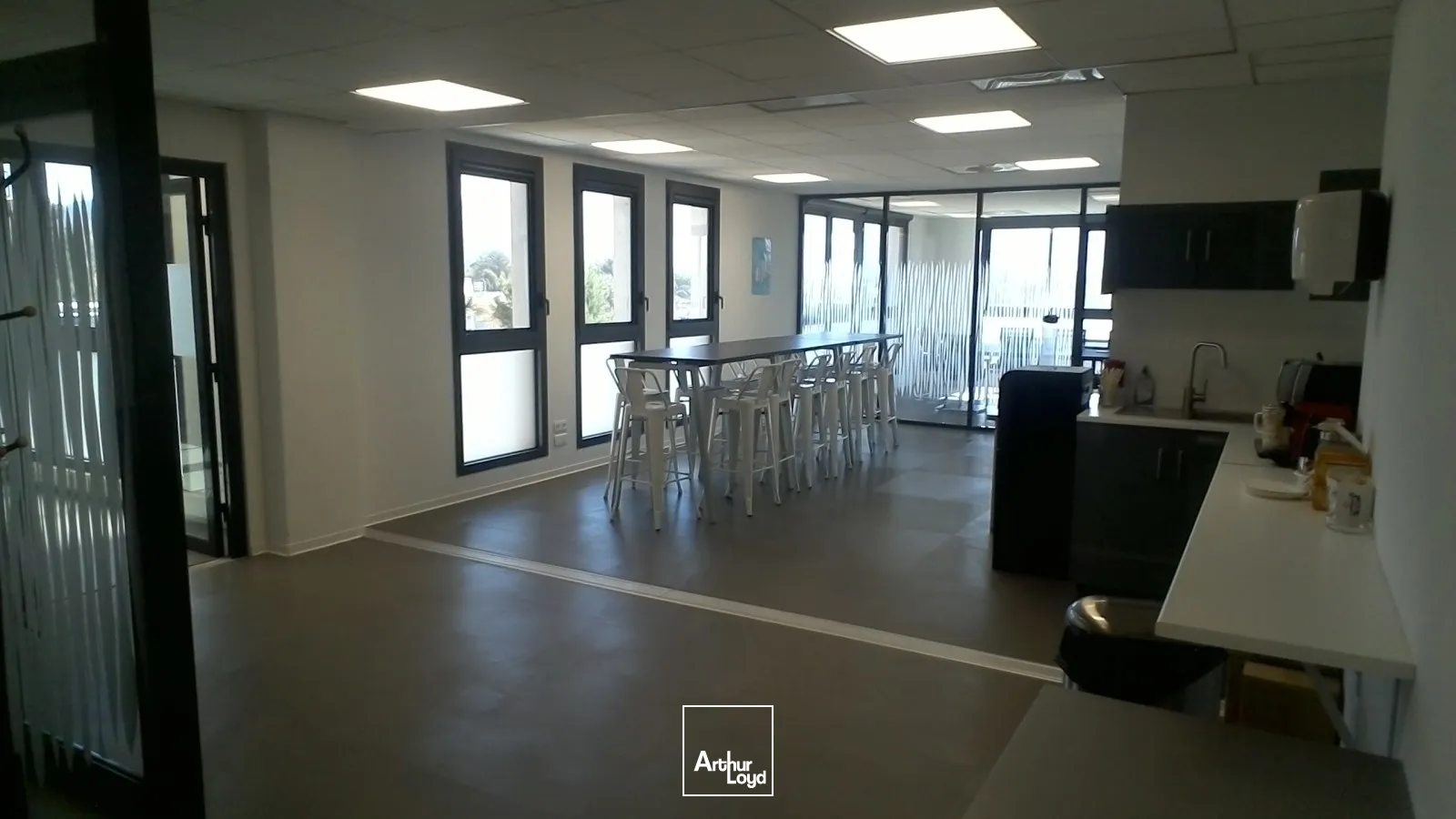 Bureaux PMR neufs avec parkings à louer -Belle visibilité autoroute - ALTA ROCCA - Aubagne