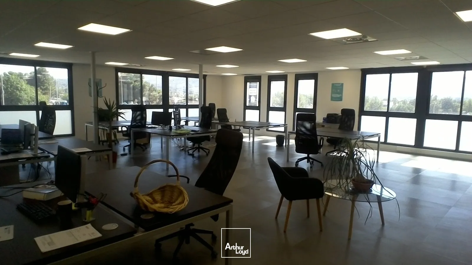 Bureaux PMR neufs avec parkings à louer -Belle visibilité autoroute - ALTA ROCCA - Aubagne