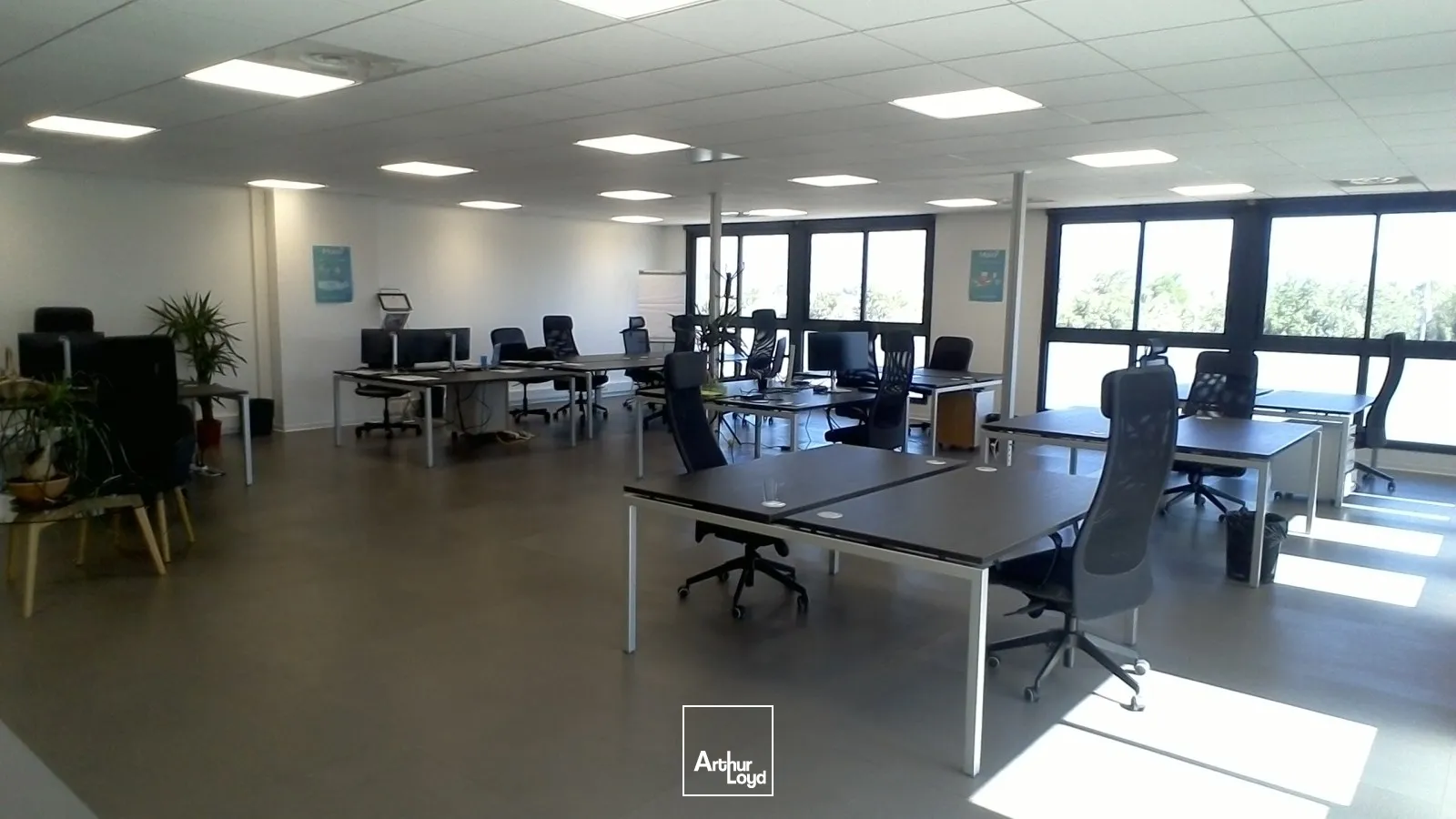 Bureaux PMR neufs avec parkings à louer -Belle visibilité autoroute - ALTA ROCCA - Aubagne