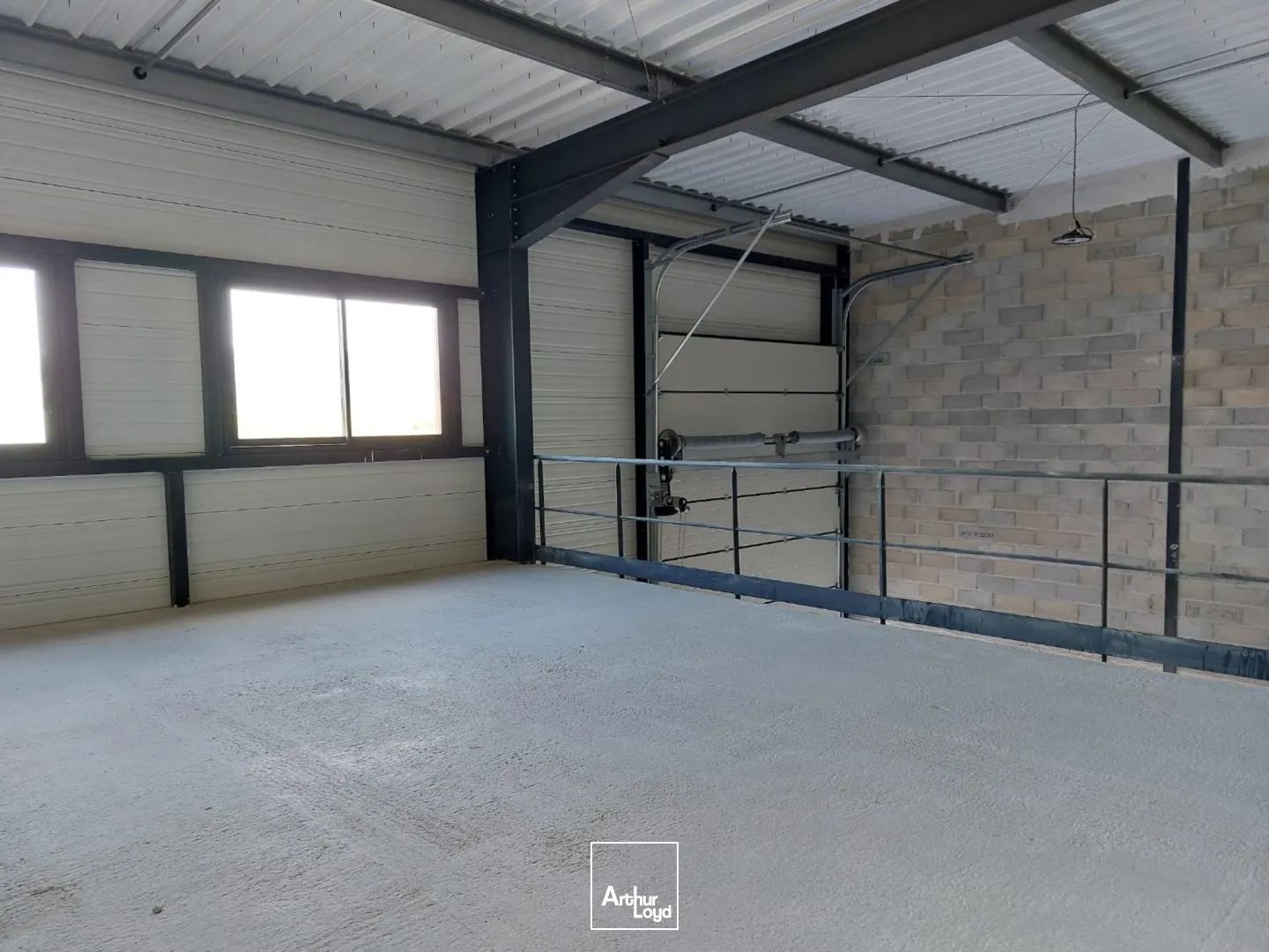 Entrepôt neuf avec parkings à louer - Parc d'Activités du Plateau de Signes