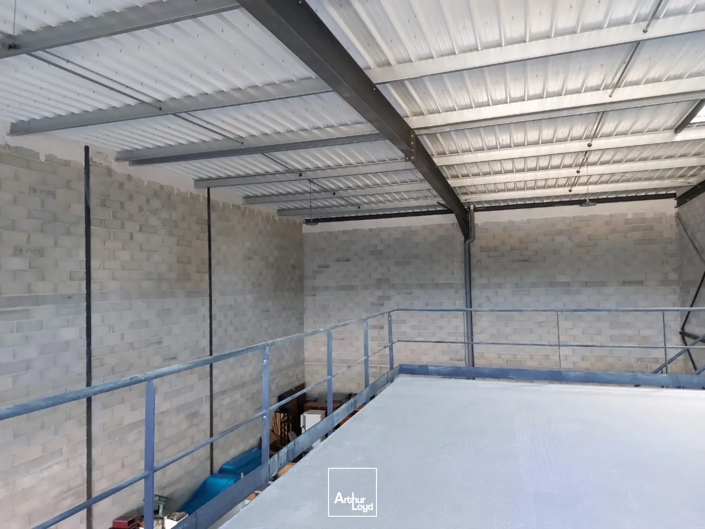 Entrepôt neuf avec parkings à louer - Parc d'Activités du Plateau de Signes