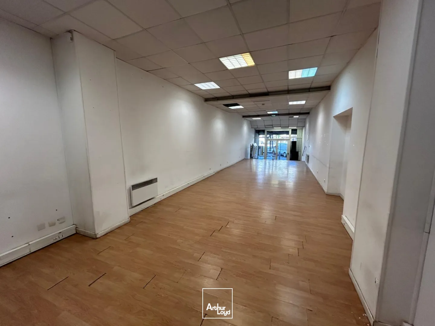 Locaux commerciaux avec belle visibilité à louer - Castellane/Prado - 13008 Marseille