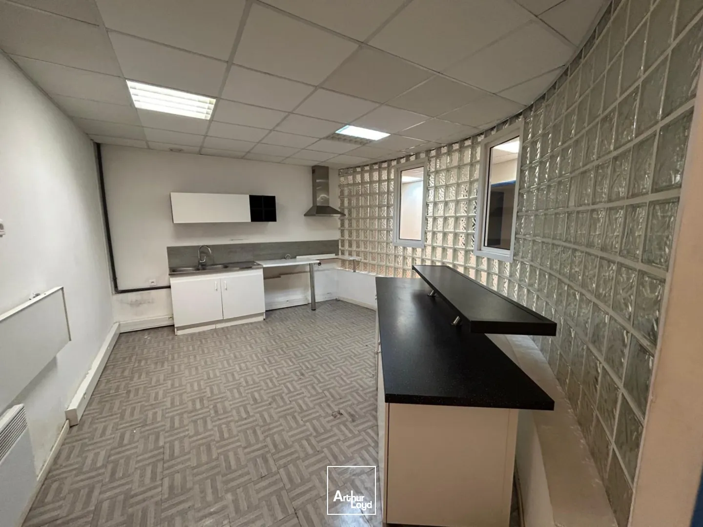 Locaux commerciaux avec belle visibilité à louer - Castellane/Prado - 13008 Marseille