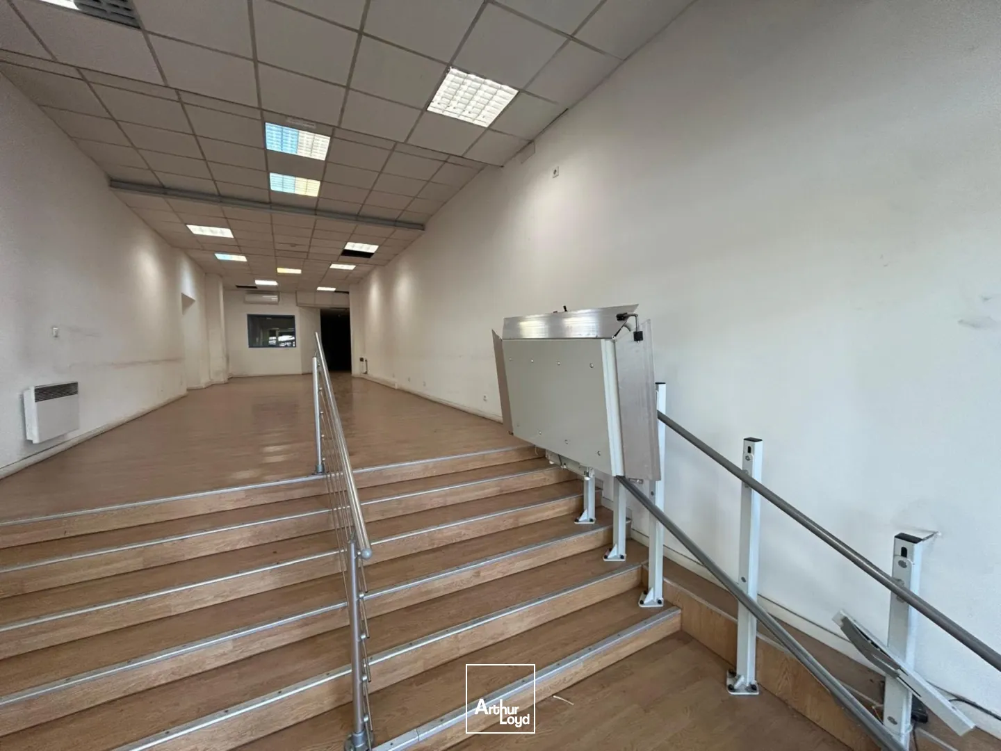 Locaux commerciaux avec belle visibilité à louer - Castellane/Prado - 13008 Marseille