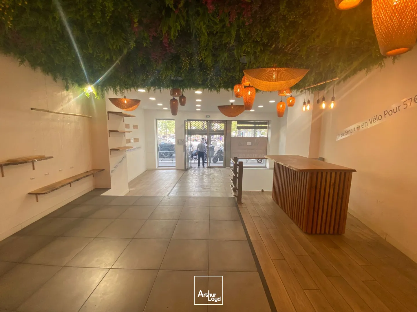 Locaux commerciaux avec belle visibilité à louer - Castellane/Prado - 13008 Marseille