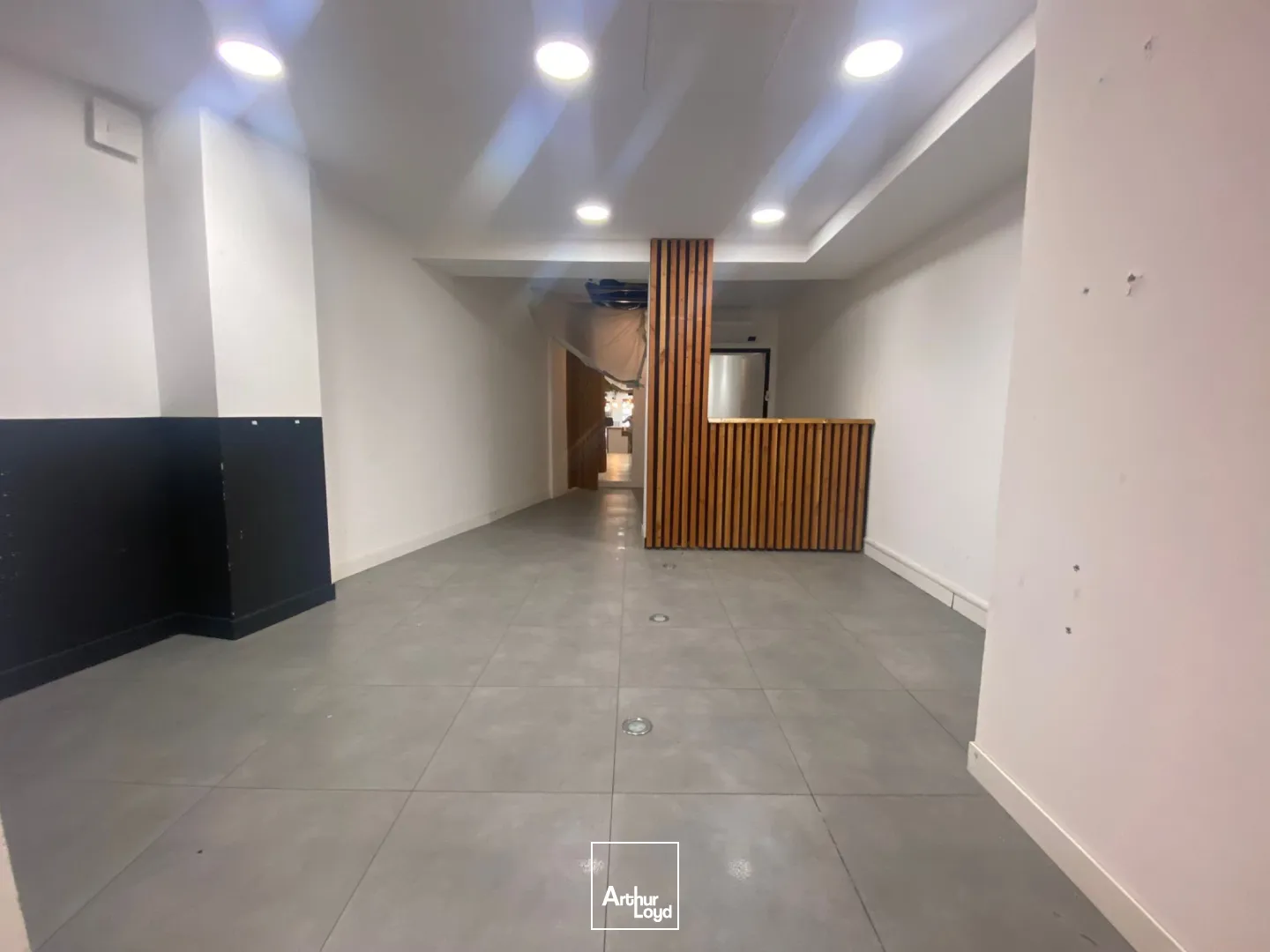 Locaux commerciaux avec belle visibilité à louer - Castellane/Prado - 13008 Marseille