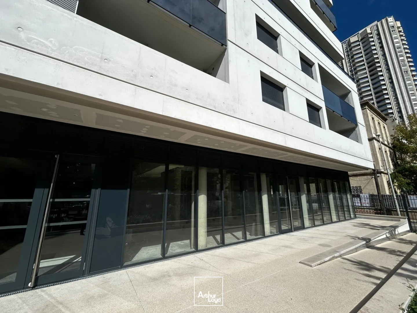 Local commercial neuf à louer - Rond-Point du Prado - 13008 Marseille