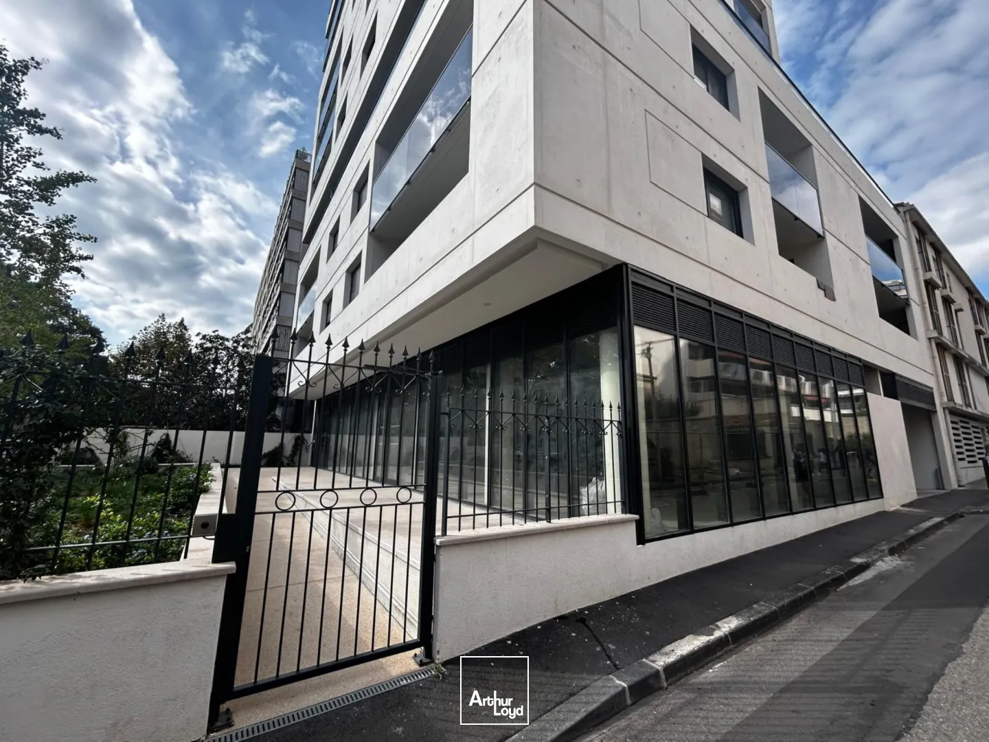 Local commercial neuf à louer - Rond-Point du Prado - 13008 Marseille