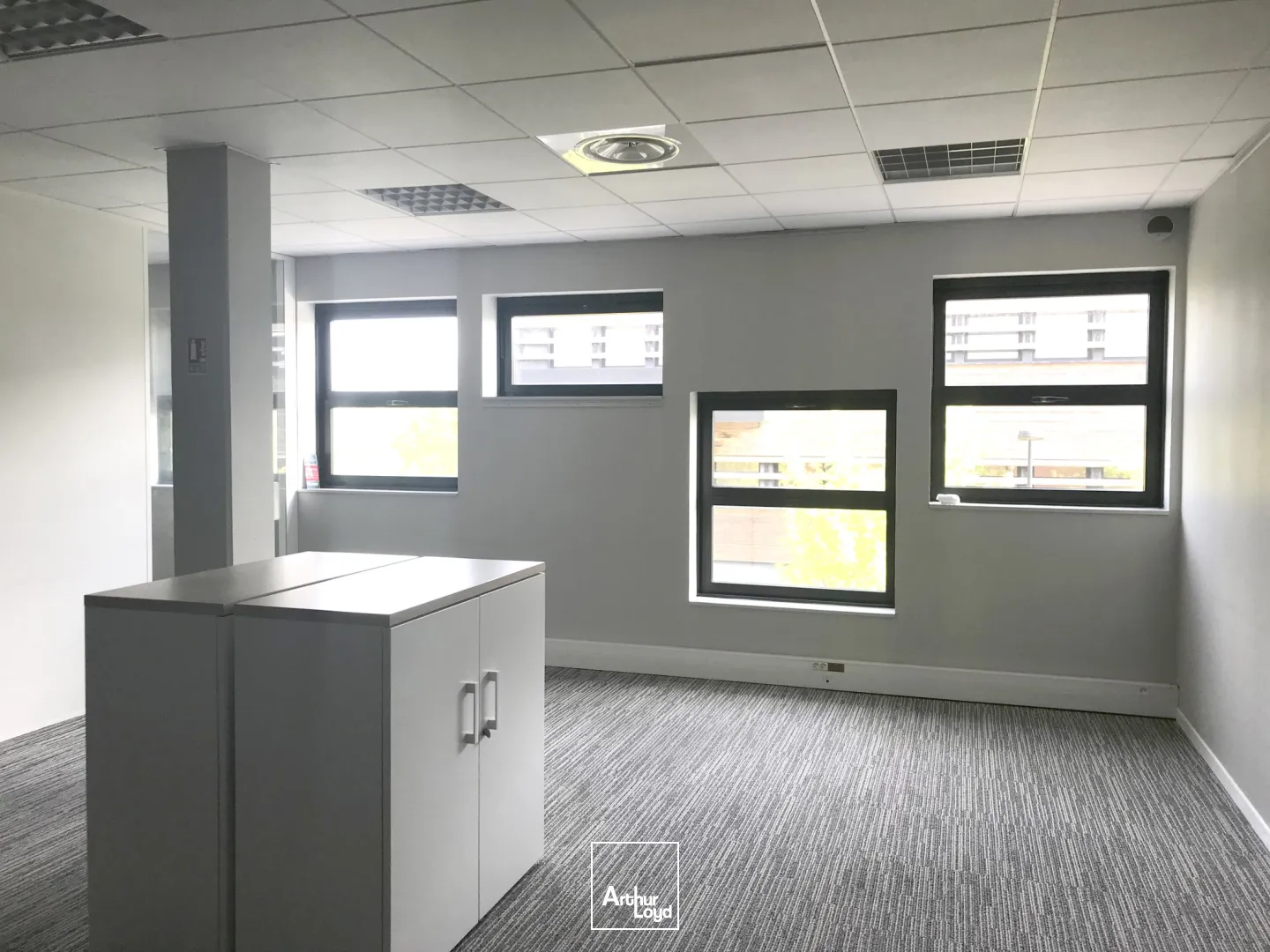 Plateaux de Bureaux à Vendre ou Louer au Coeur d'Eurasanté - Climatisés - Parking Privatif