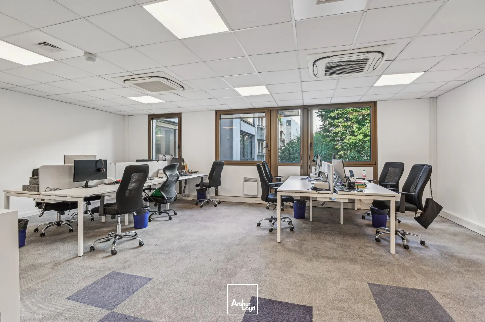 Bureaux rationnels, calmes proches d'un quartier commerçant et animé de Paris (rue de Passy)