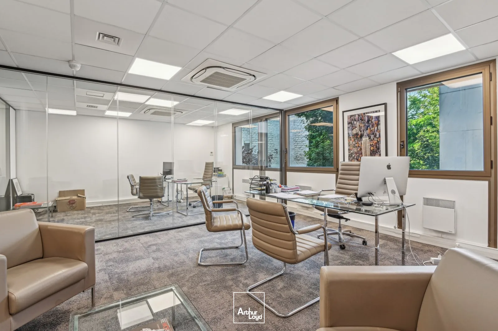 Bureaux rationnels, calmes proches d'un quartier commerçant et animé de Paris (rue de Passy)