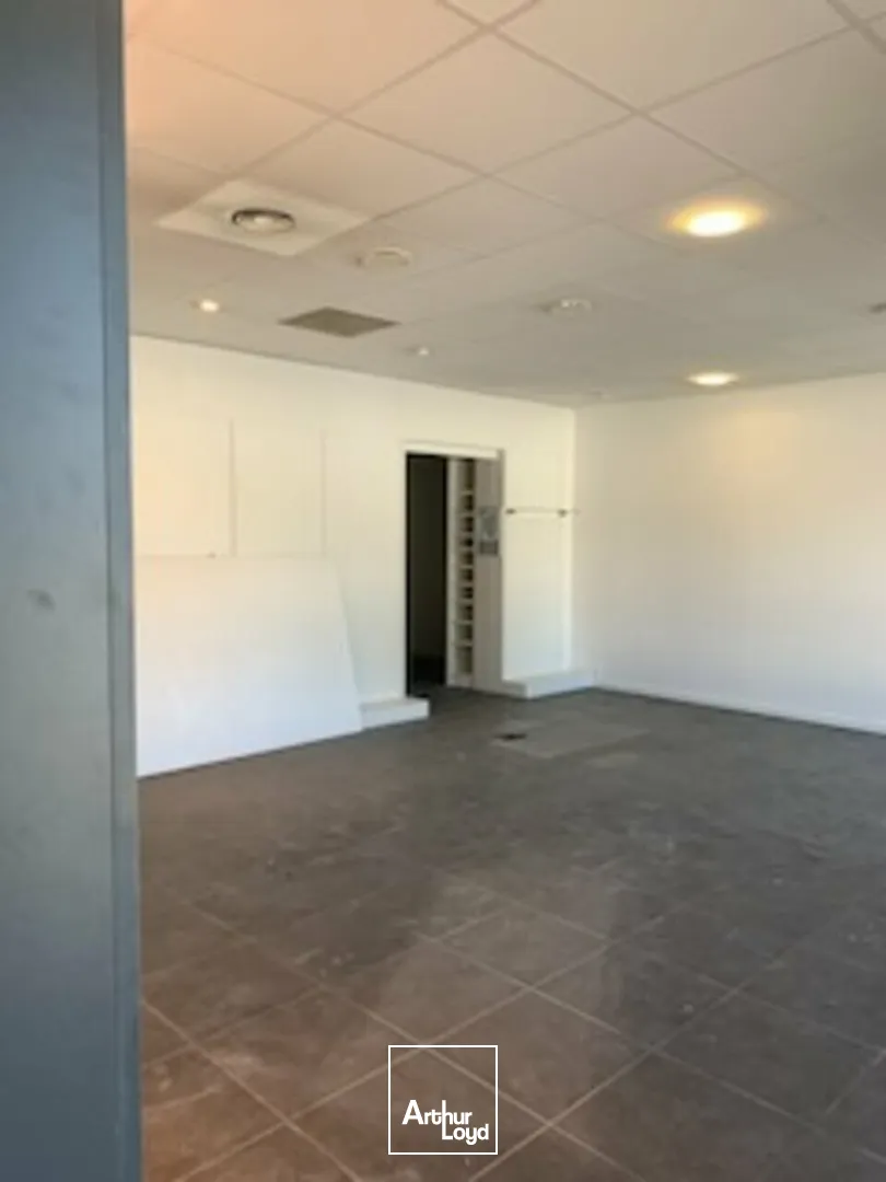 Bureaux commerciaux/local commercial à louer Avignon périphérie.