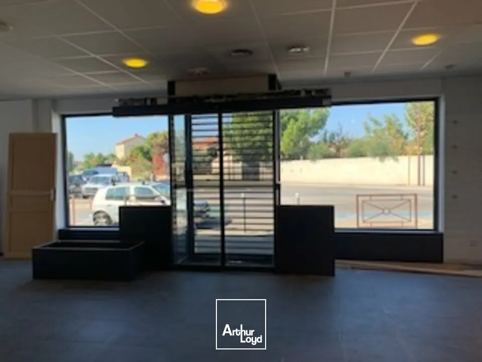 Bureaux commerciaux/local commercial à louer Avignon périphérie.