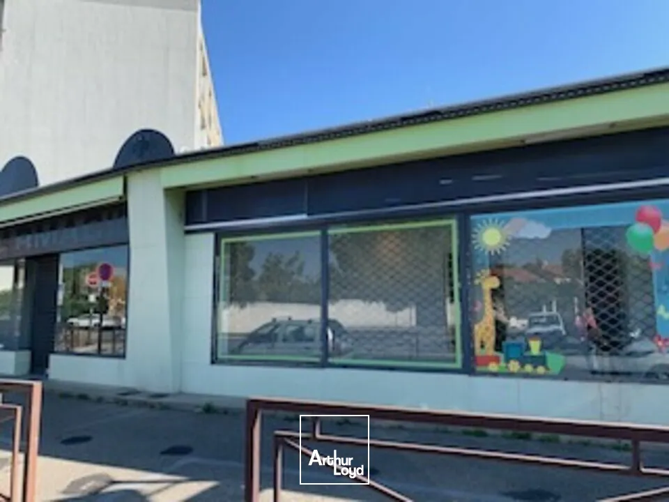 Bureaux commerciaux/local commercial à louer Avignon périphérie.