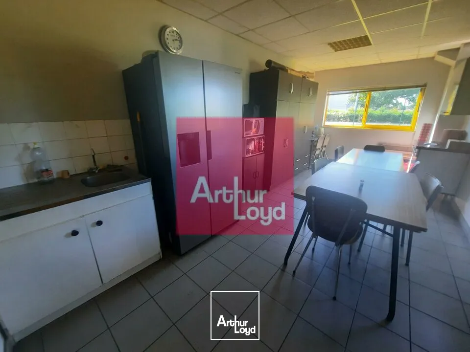 CLERMONT-FERRAND A LOUER LOCAL ACTIVITE 1400 M² - BATIMENT INDEPENDANT