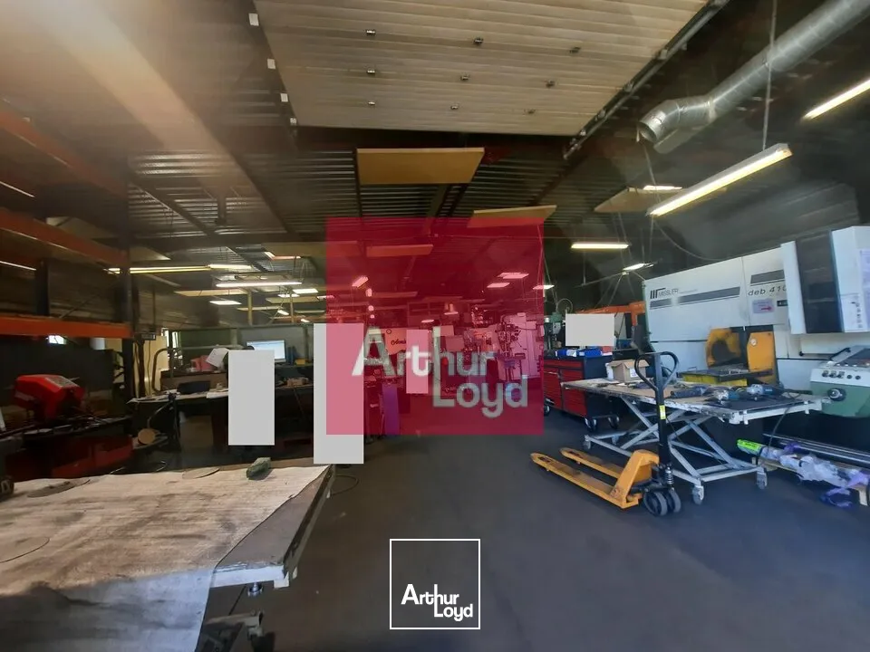 CLERMONT-FERRAND A LOUER LOCAL ACTIVITE 1400 M² - BATIMENT INDEPENDANT