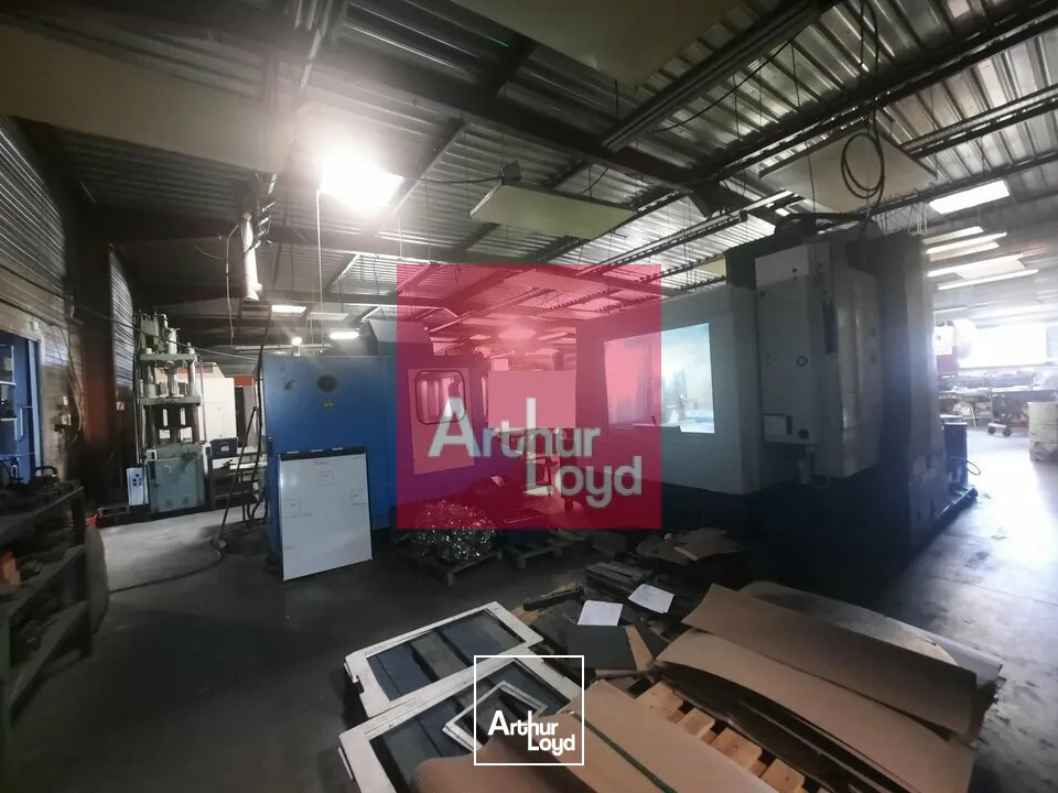 CLERMONT-FERRAND A LOUER LOCAL ACTIVITE 1400 M² - BATIMENT INDEPENDANT