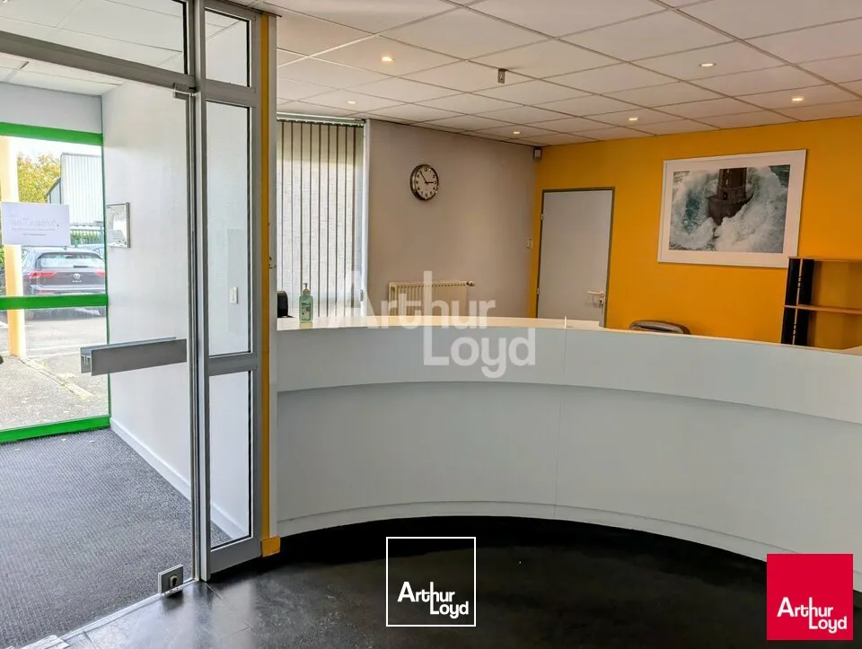 LA CHAPELLE DES FOUGERETZ - LOCAL D'ACTIVITE A LOUER AVEC GRANDE SURFACE DE BUREAUX - 900 M²
