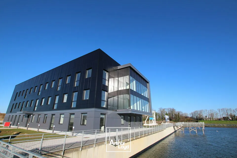 A VENDRE - IMMEUBLE DE BUREAUX NEUFS - 1845 m2 + 61 PARKINGS