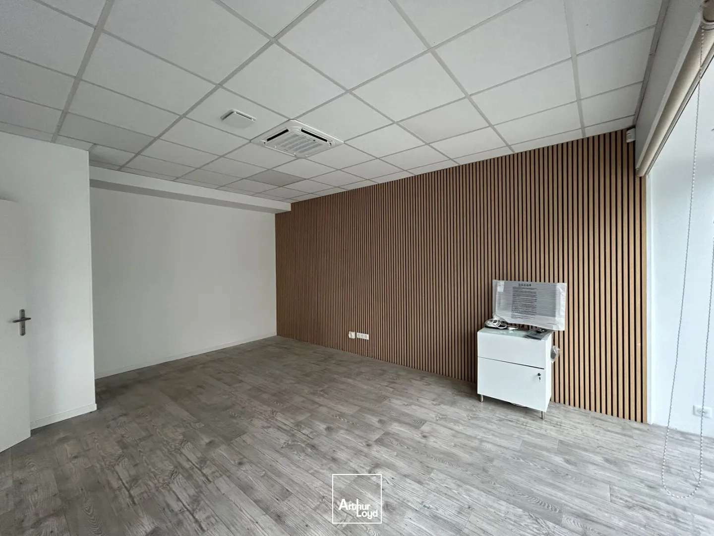 LOCAL COMMERCIAL A LOUER - 128 M2 - SAINT-QUENTIN
