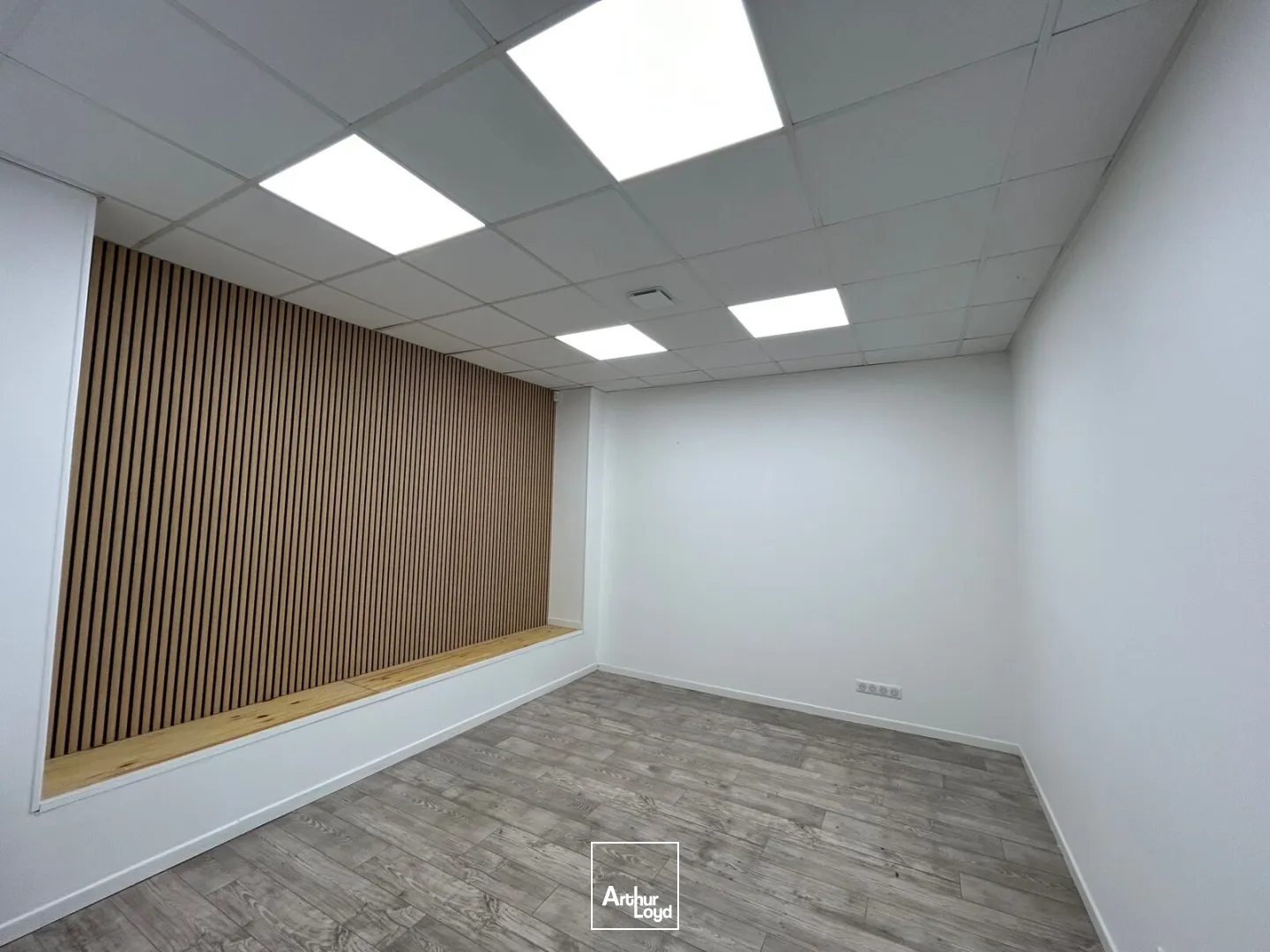 LOCAL COMMERCIAL A LOUER - 128 M2 - SAINT-QUENTIN