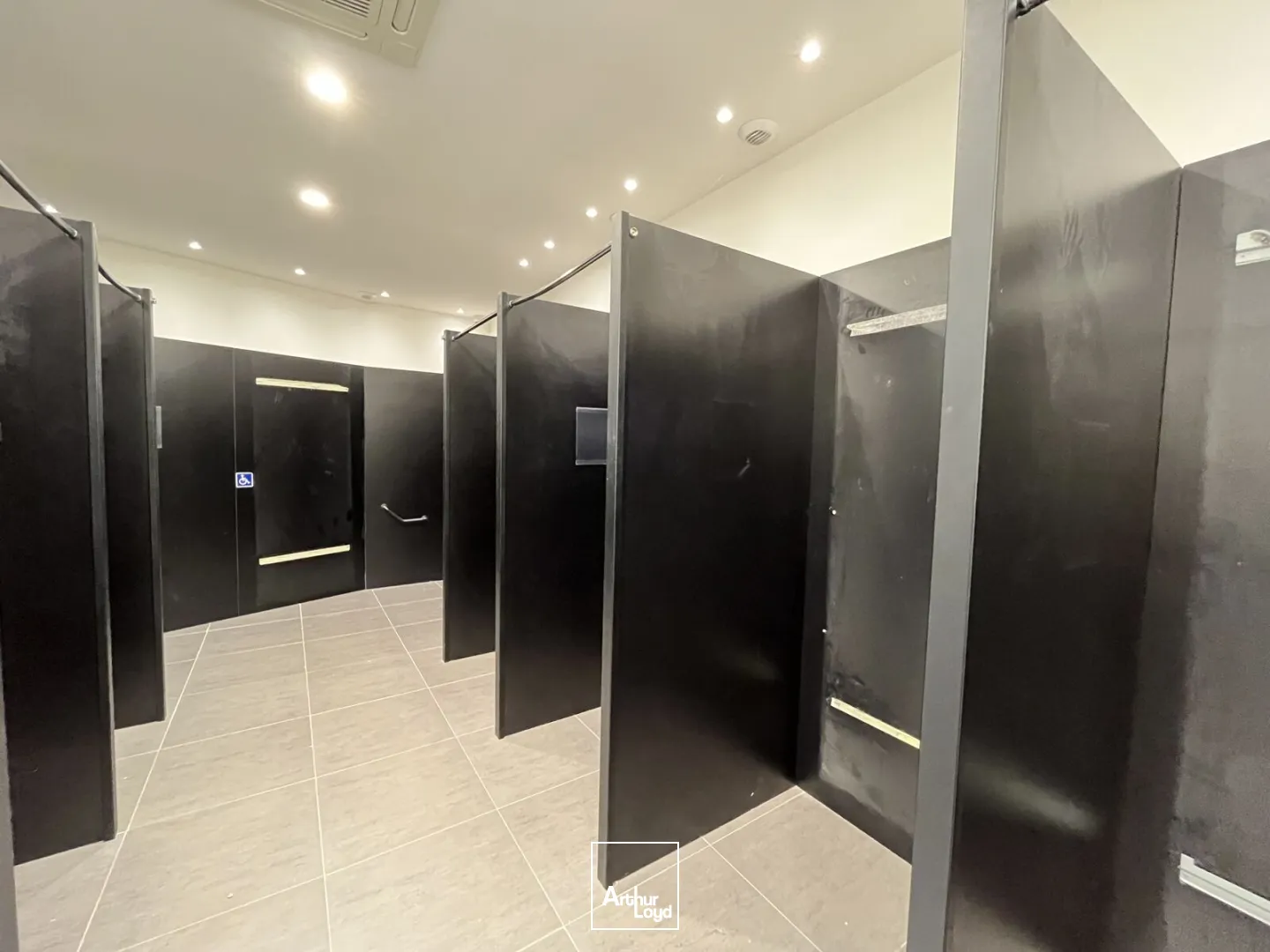 CELLULE COMMERCIALE 195M2 - CENTRE COMMERCIAL LES CERISIERS