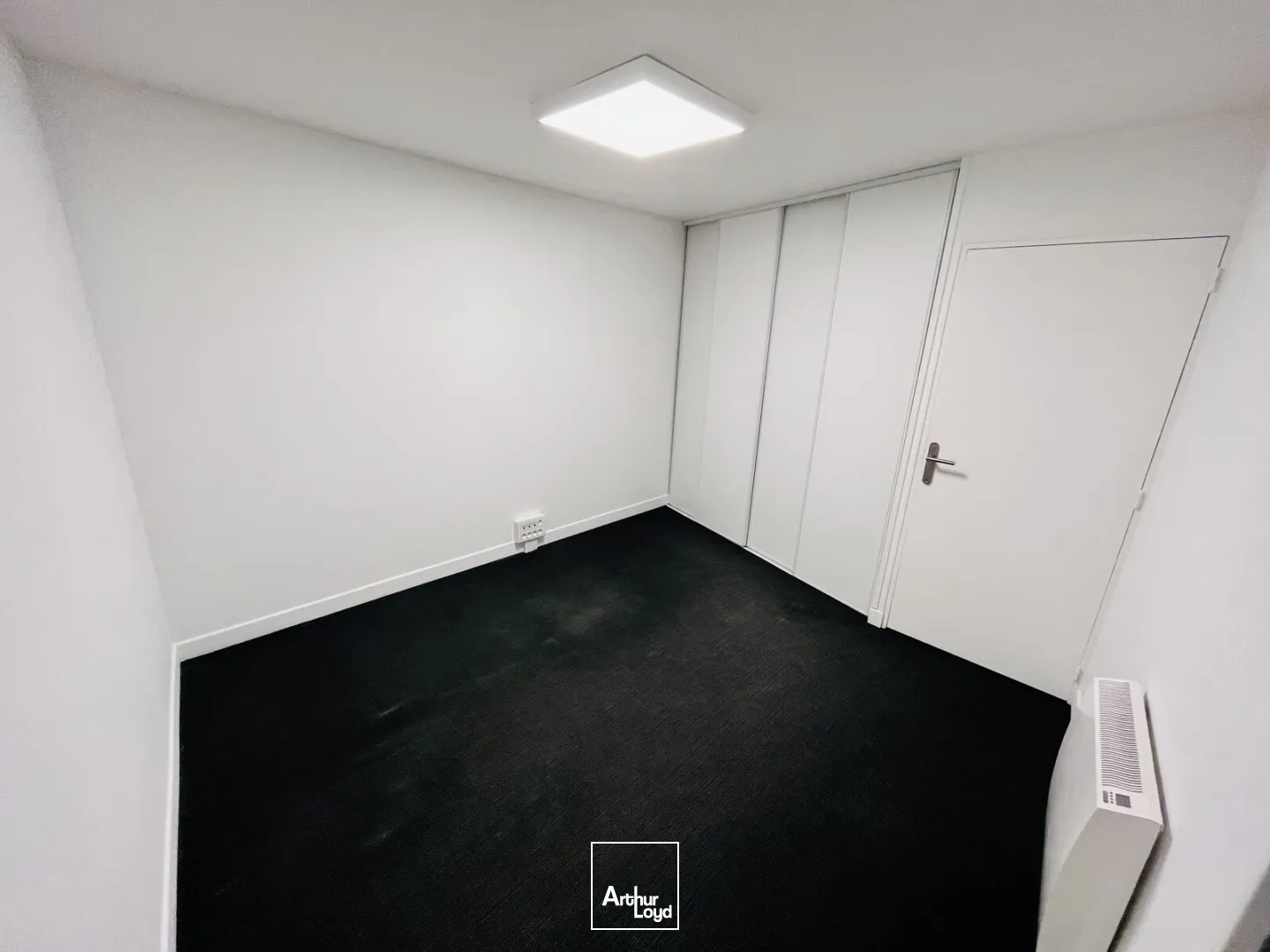 BUREAUX EN REZ-DE-CHAUSSÉE CENTRE VILLE 