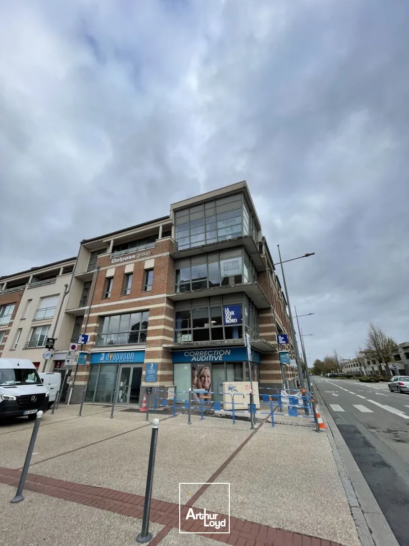 GARE d'ARMENTIERES - Surface commercial / bureaux en RDC de 123 m2 avec un bel effet d'enseigne et une belle vitrine. 
