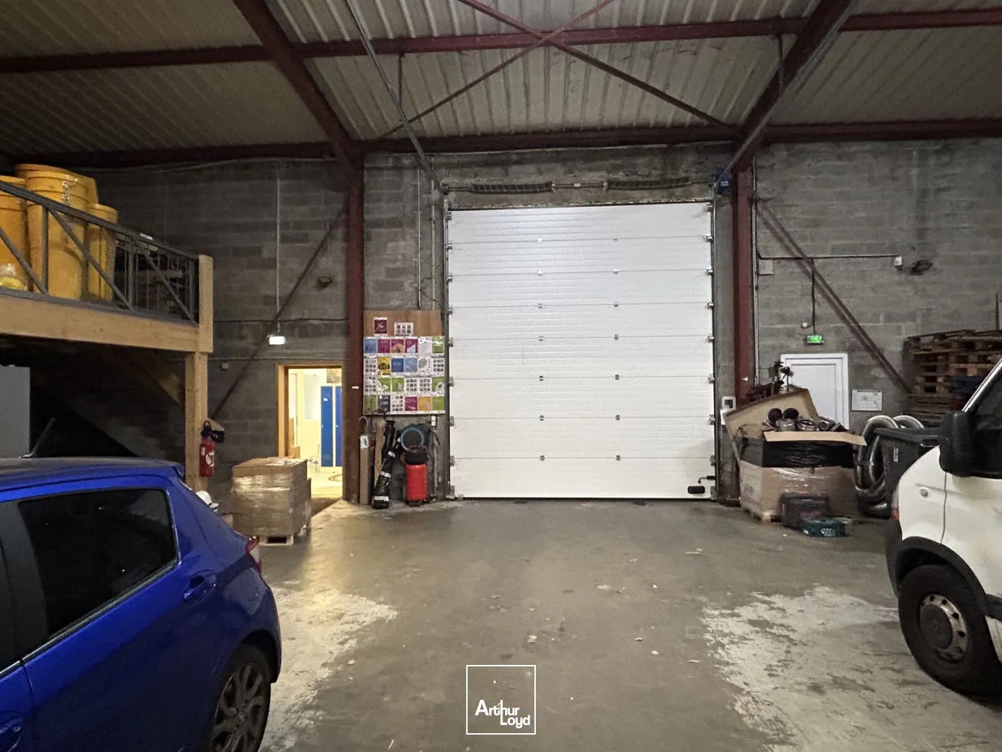 Entrepôt avec bureaux à louer - Proximité immédiate de la Pilaterie.