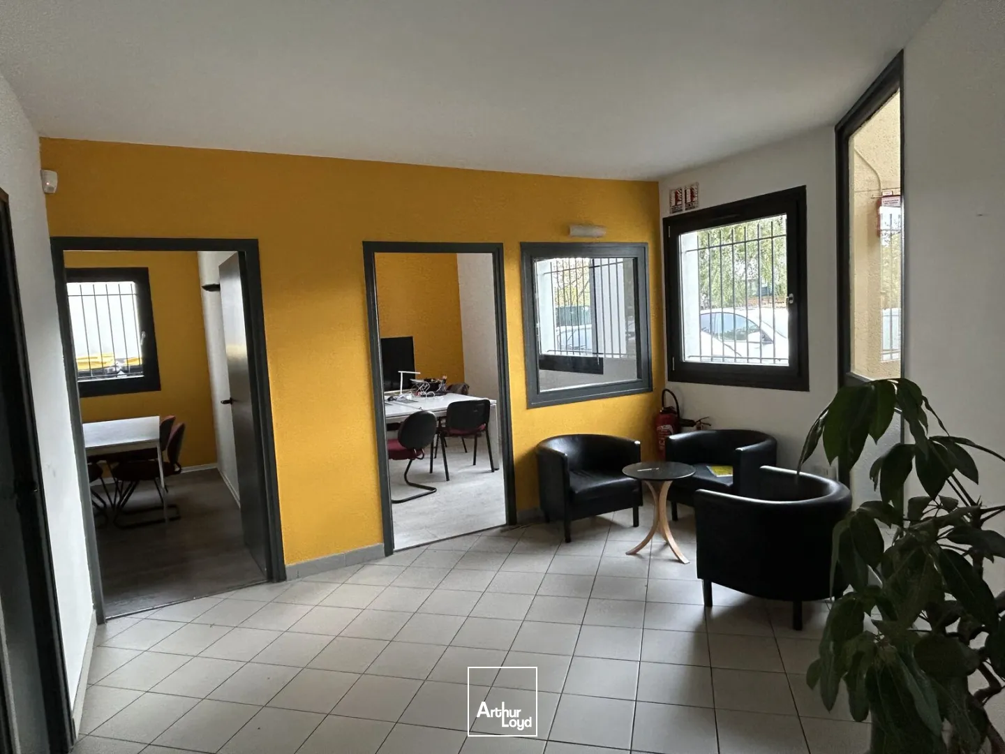 Entrepôt avec bureaux à louer - Proximité immédiate de la Pilaterie.