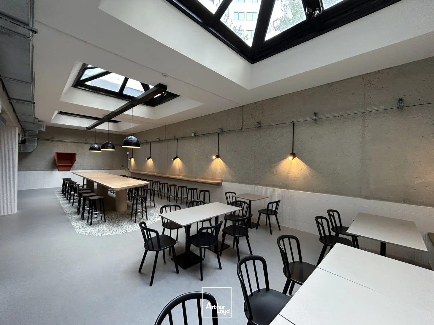 Bureaux rénovés à Nanterre - ERP - Nombreux services