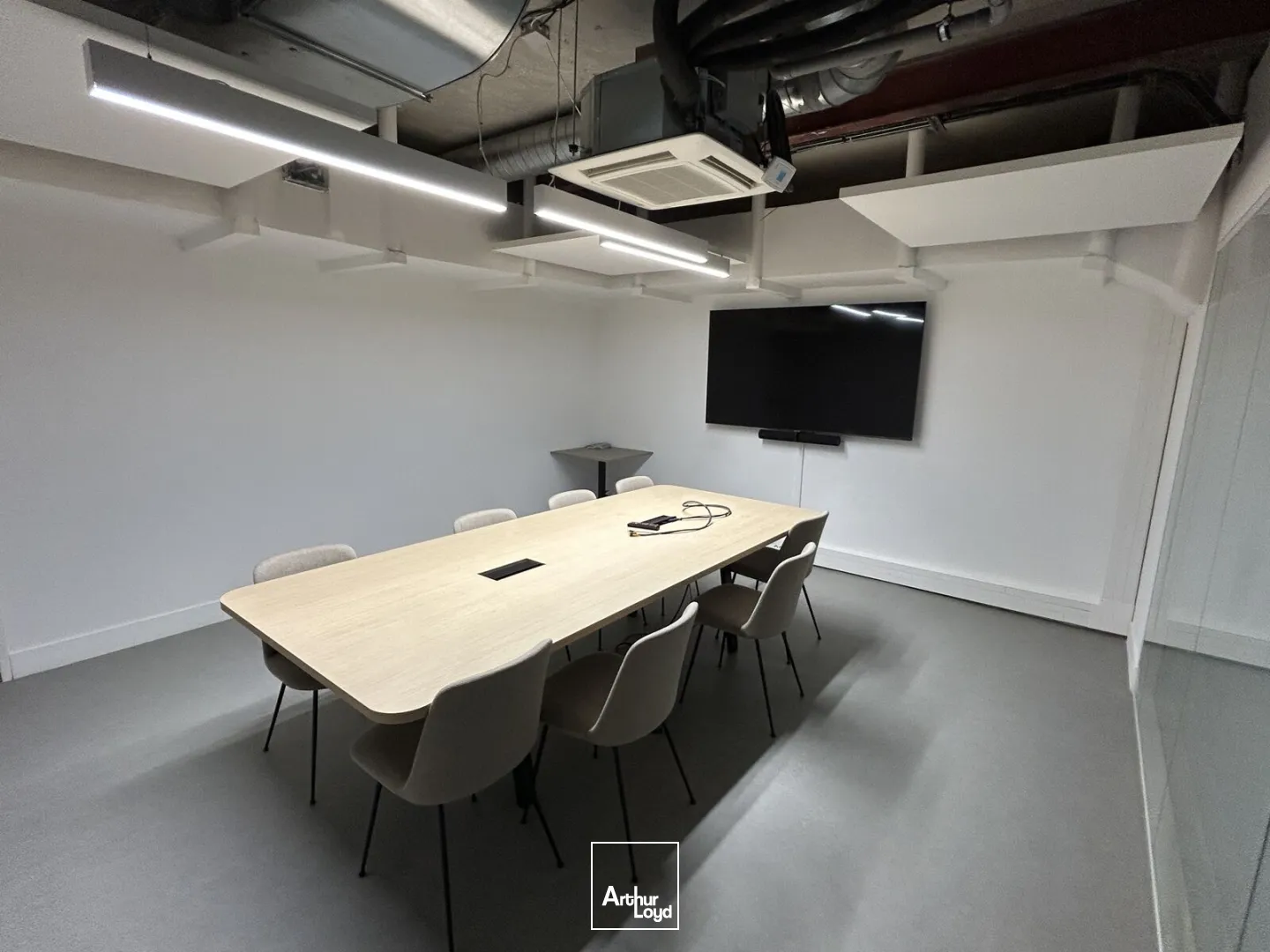 Bureaux rénovés à Nanterre - ERP - Nombreux services