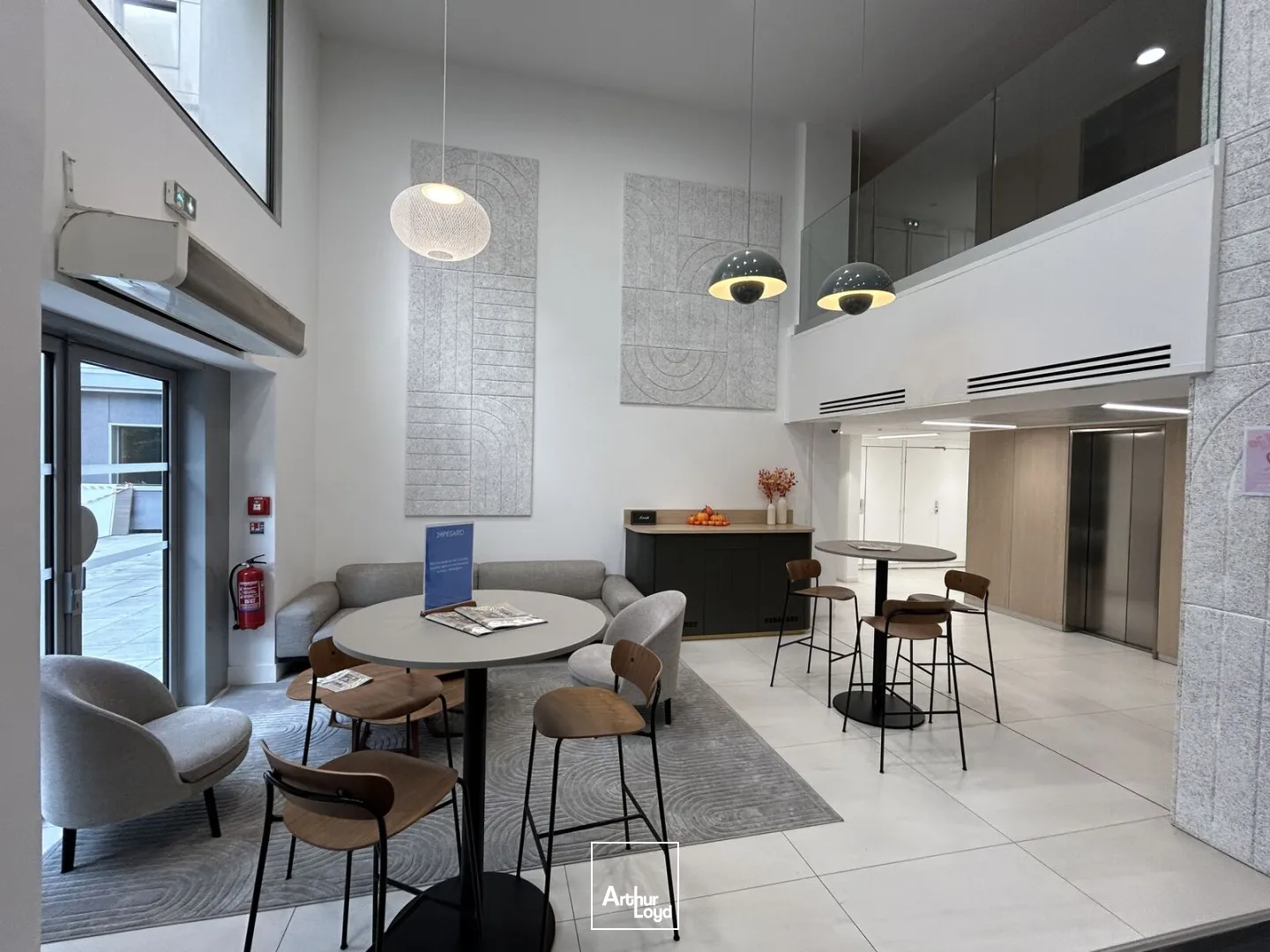 Bureaux rénovés à Nanterre - ERP - Nombreux services