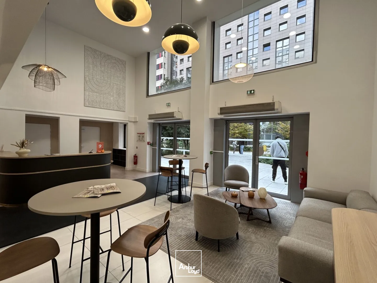 Bureaux rénovés à Nanterre - ERP - Nombreux services