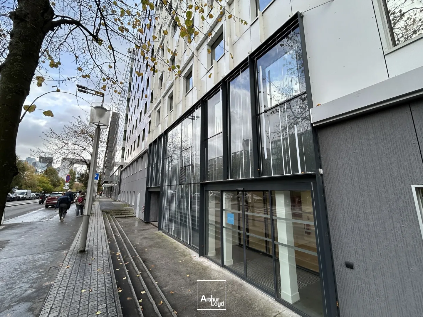 Bureaux rénovés à Nanterre - ERP - Nombreux services