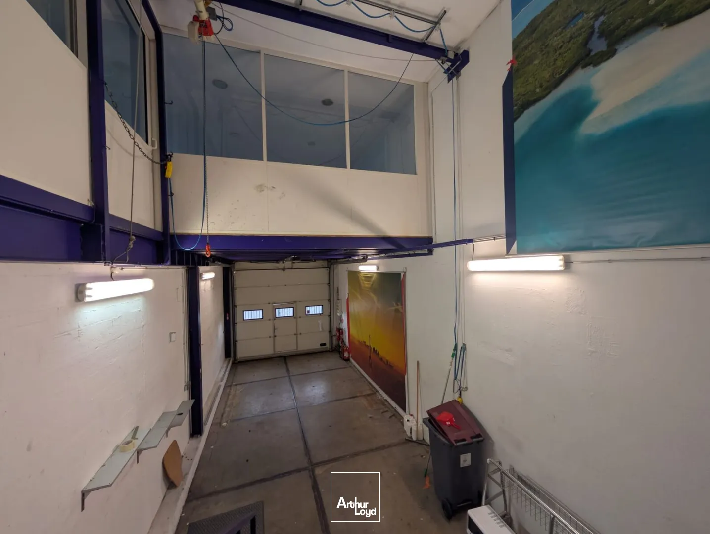 CELLULE D'ACTIVITÉ AVEC BUREAUX À VENDRE