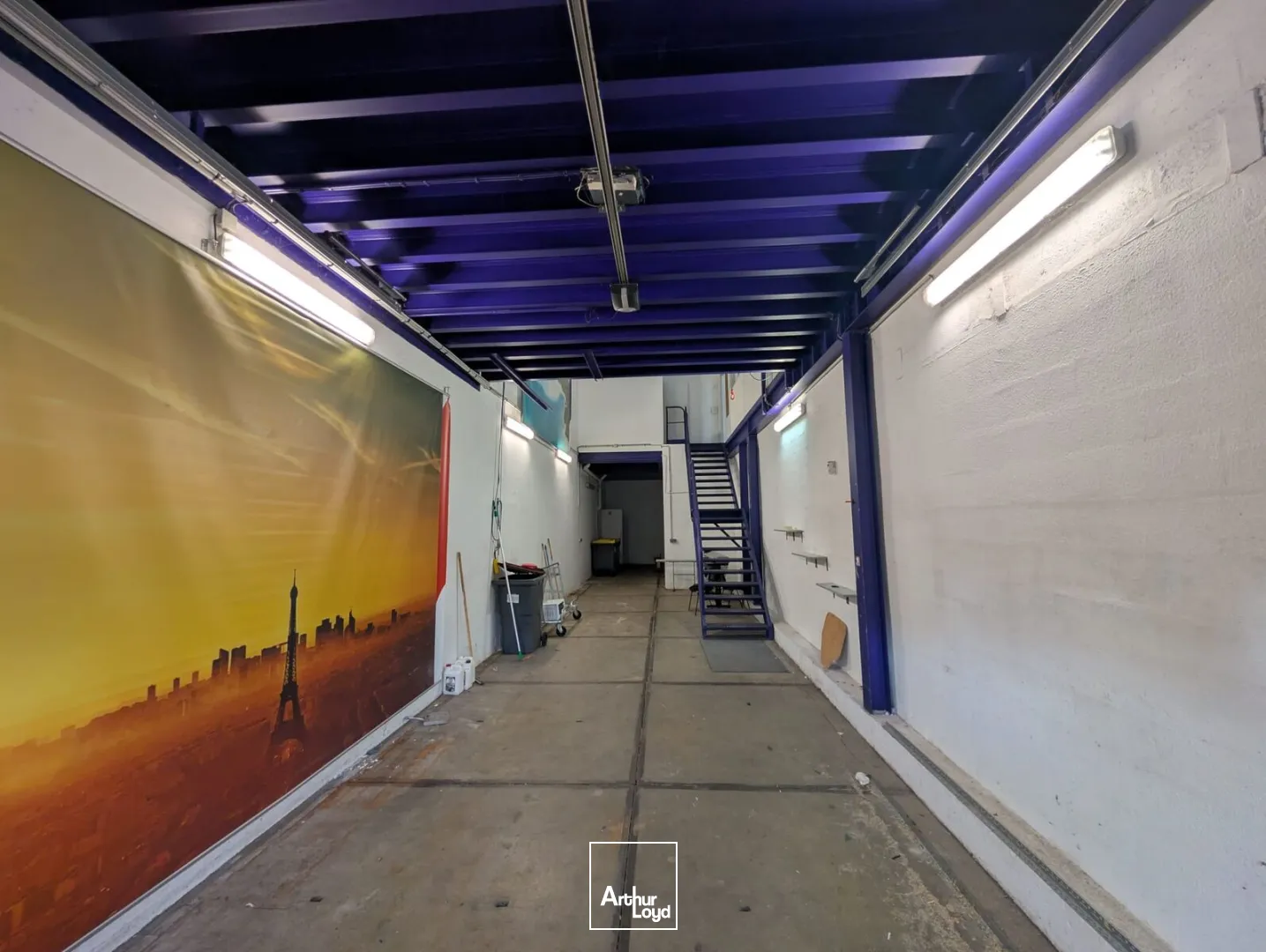 CELLULE D'ACTIVITÉ AVEC BUREAUX À VENDRE