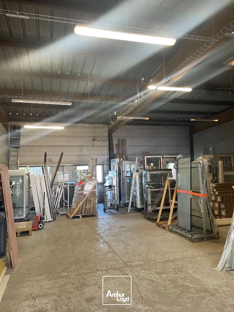 Local d'activité ZONE DE ROMANET - 180 m² à louer - places de stationnements