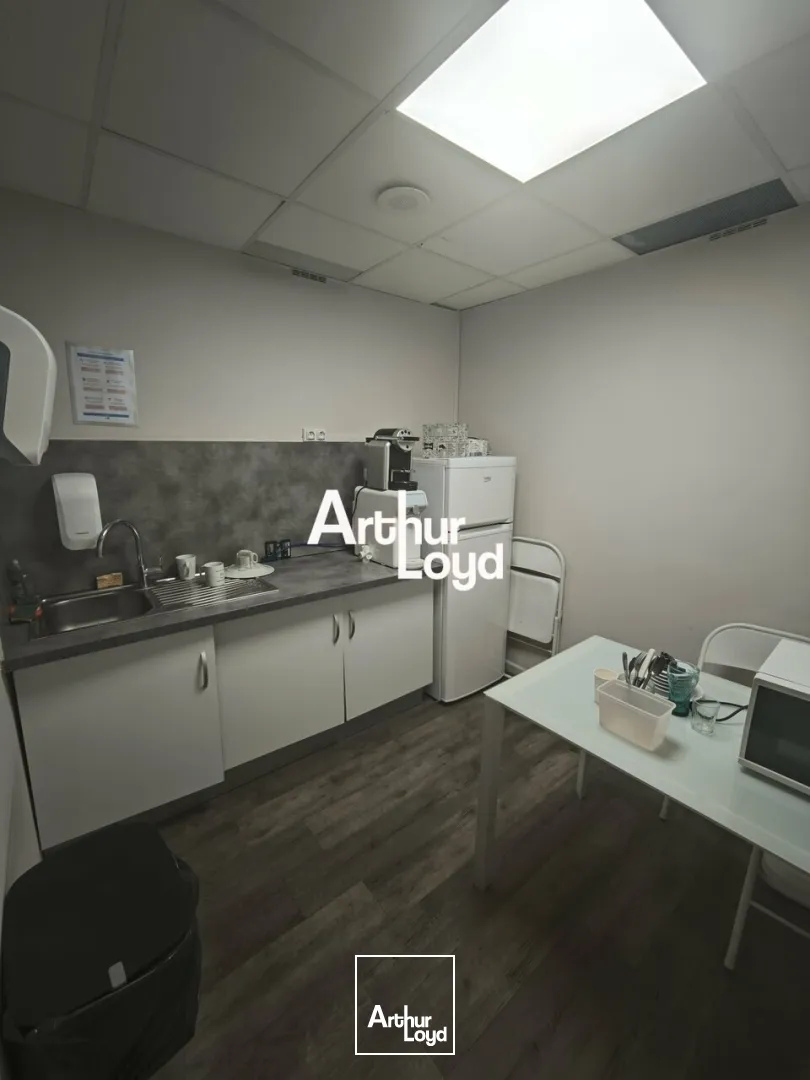 VENTE LOCAL COMMERCIAL195 M² + 1 PARKING EN SOUS SOL EMPLACEMENT N°1