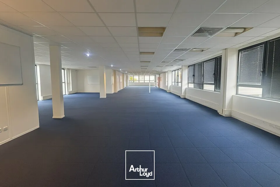TOURS NORD AERONEF D910 ECHANGEUR A10 - A LOUER BUREAUX 467 M² POSSIBILITE PARKIINGS